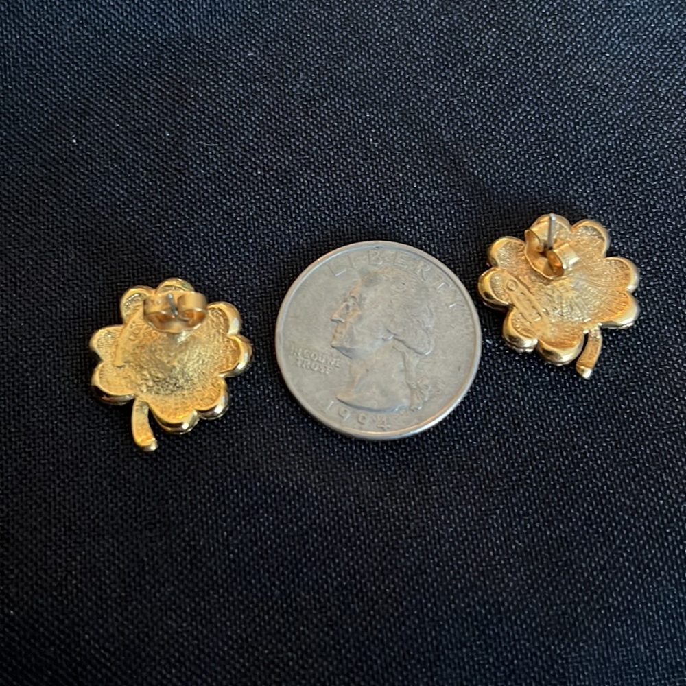 3/$20 Avon enamel four leaf clover earrings - Picture 4 of 4